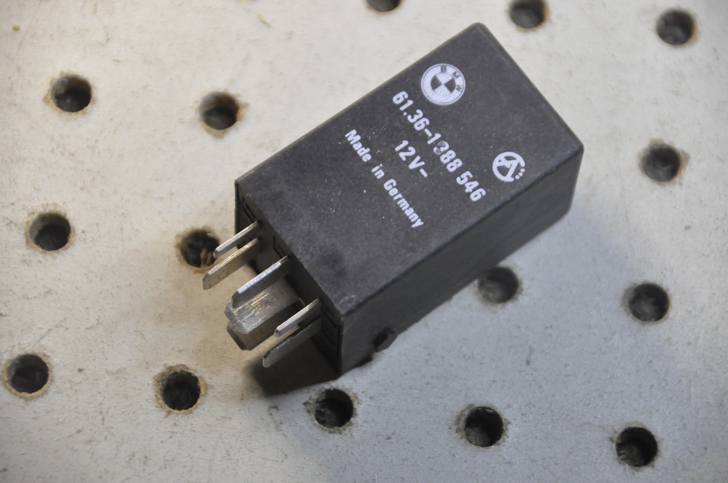 2) DH-19 BMW OEM 61361388546 12885 Hazard Warning Relay From: E36 E34 E32 E31 Z3 E36 E34 E32 E31 Z3 Euro All Parts
