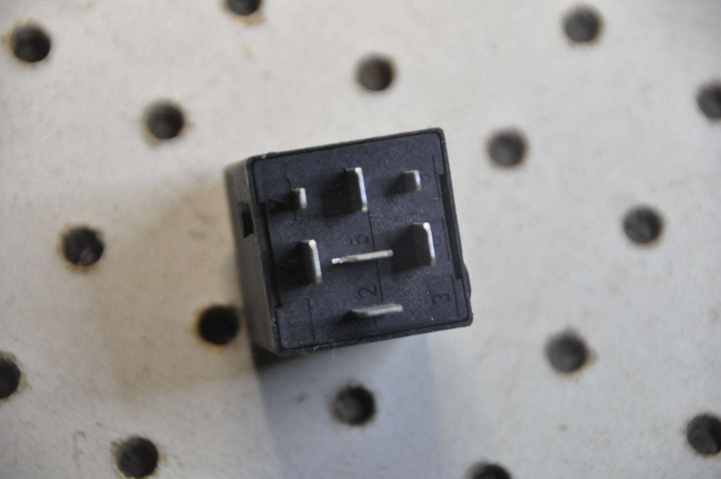 2) DH-19 BMW OEM 61361388546 12885 Hazard Warning Relay From: E36 E34 E32 E31 Z3 E36 E34 E32 E31 Z3 Euro All Parts