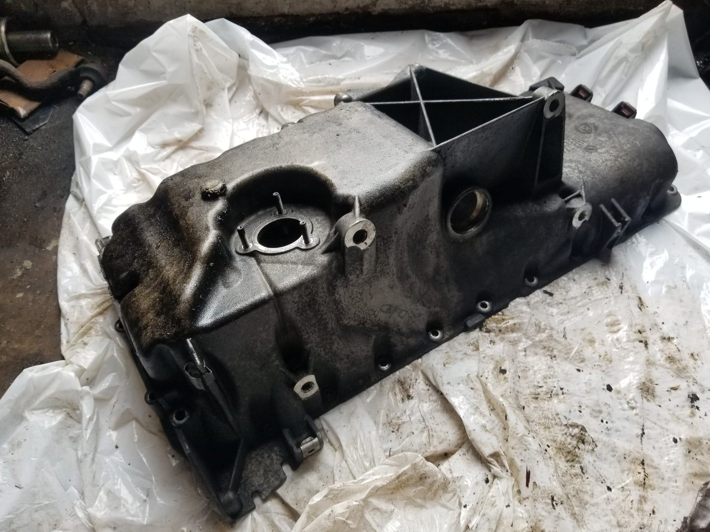 SPECIAL ORDER - BMW 11137796325 OEM Used OIL PAN AWD 11137796325 14341610 From: 2010 X5 d FITS DIESIL E70 11-13-7-796-325 11137796325