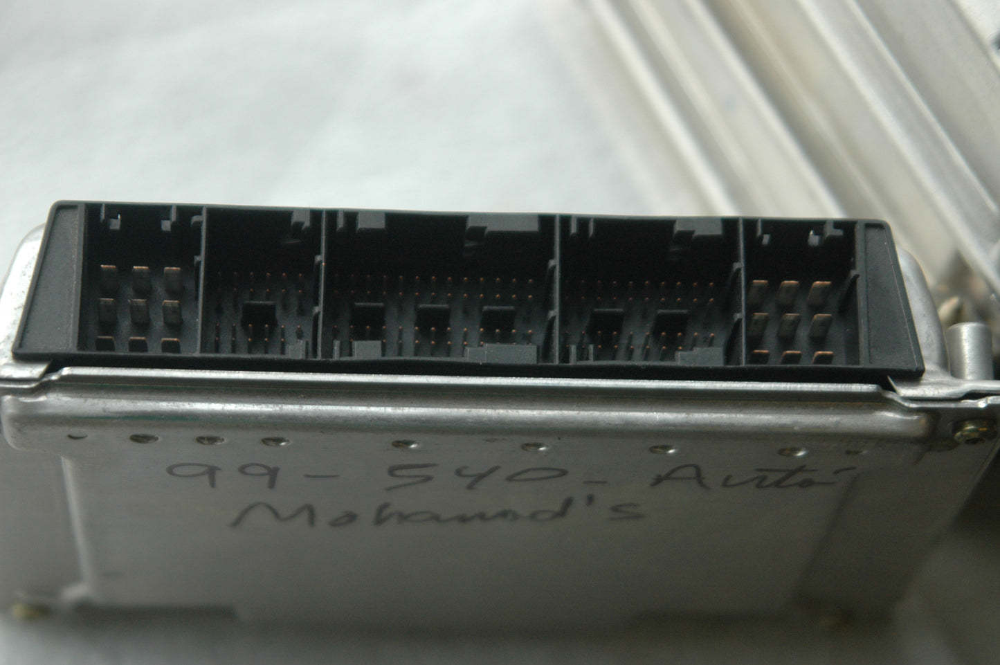 1) BOSCH 261204520 USED ECU Key EW BMW OEM e60 750i 7501290 990628 26RT5148 96628 7442 104 78 06145/20000 P22.0 29.08.00 1429894 7506348 7508250 EWS=3 STEUERGERAT 61.35*8387447 608377 UT HW 0 Euro All Parts