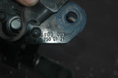 0) DH -8 MERCEDES-BENZ A2077500121 OEM Used HINGES (L&R pair) 1102003 A 207 750 01 21 A2077500121 FROM: SEPT 2003 E-CLASS COVERTIBLE BLUE AUTOMATIC