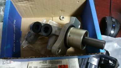 0) BMW 34311165582 Master Cylinder (New) Fits: 323Ci 2000 E46 & Other Listed Vehicles Euro All Parts