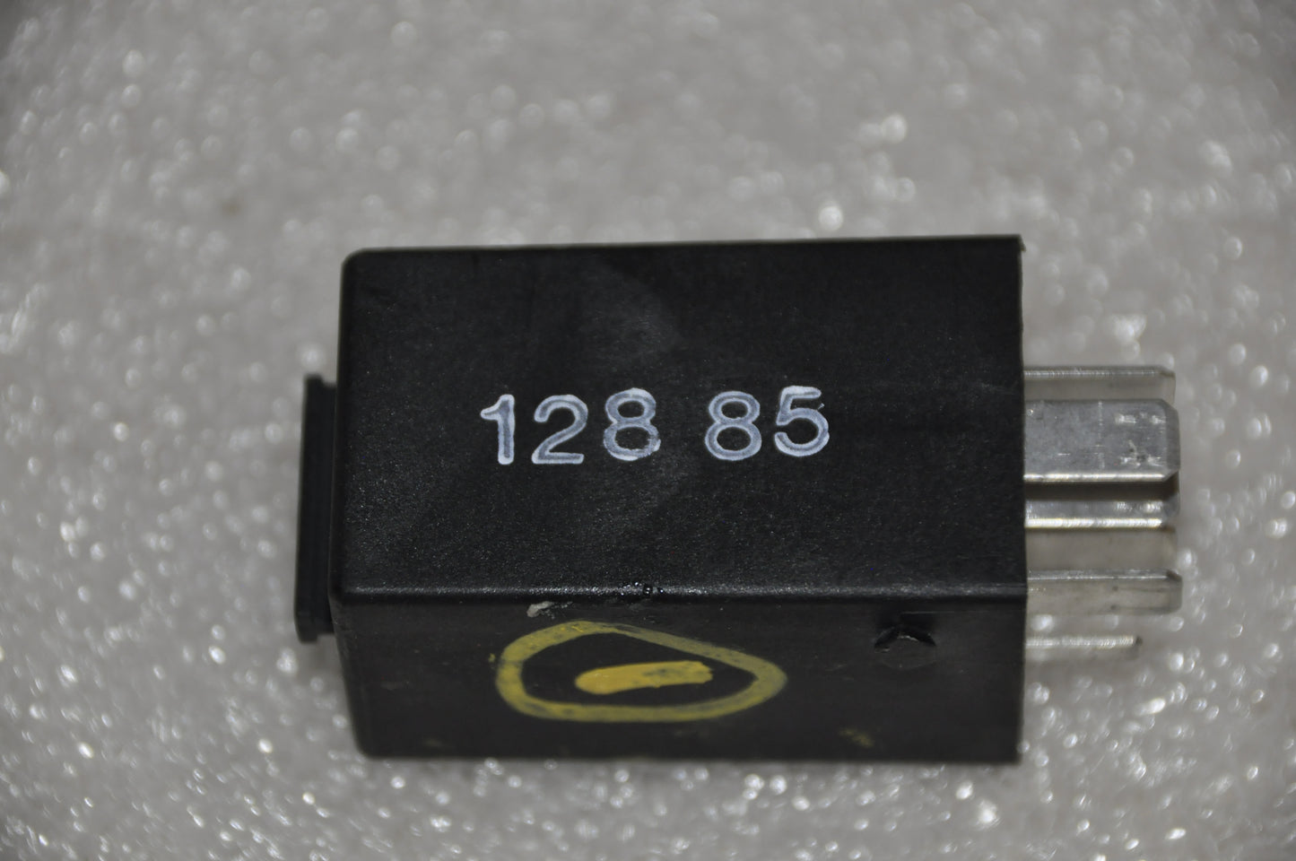 2) DH-19 BMW OEM 61361388546 12885 Hazard Warning Relay From: E36 E34 E32 E31 Z3 E36 E34 E32 E31 Z3 Euro All Parts