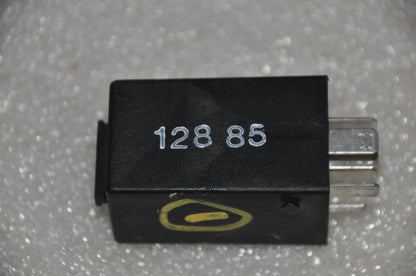 2) DH-19 BMW OEM 61361388546 12885 Hazard Warning Relay From: E36 E34 E32 E31 Z3 E36 E34 E32 E31 Z3 Euro All Parts
