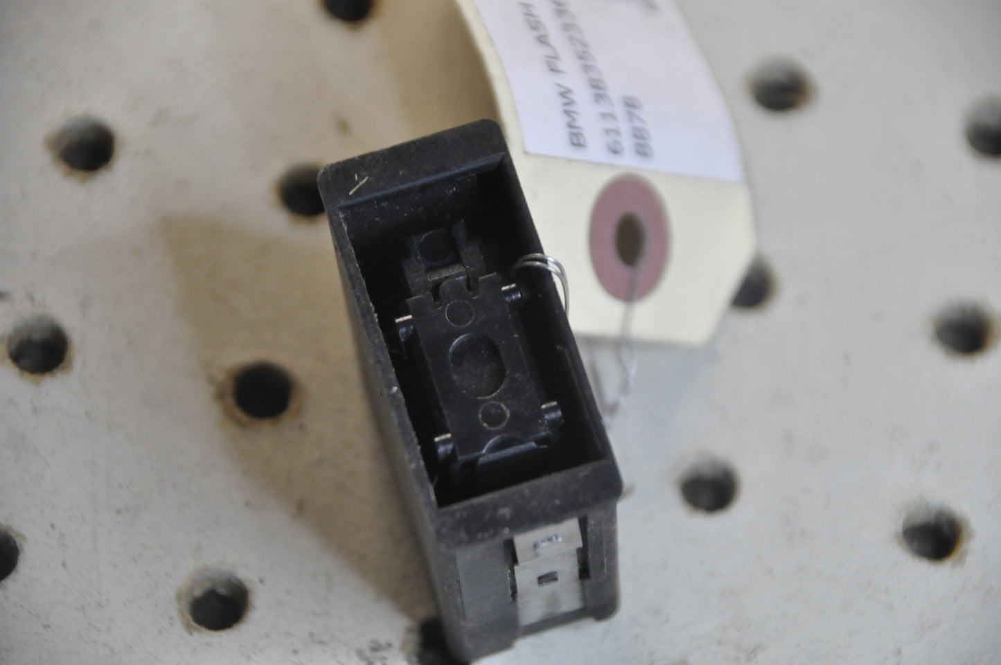 0) BMW OEM 6113835233 USED GLOVE BOX LIGHT CHAR. 740I 9 3 Series Euro All Parts
