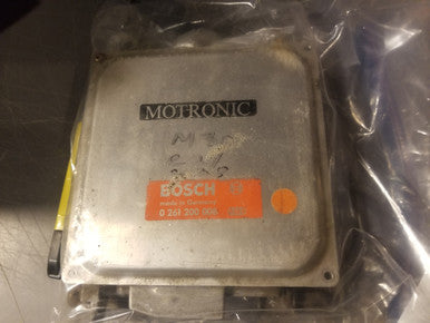 ORION -10 BMW 13611466107 OEM 13-61-1-272-132 Used DME ECU ENGINE COMPUTER 35POL -CORE - BROKEN - NEEDS REPAIR BOSCH A 0 261 200 008 A 0261200008 AT-Control unit L-Jetronic FROM: 1994 633CS 528e M30B34