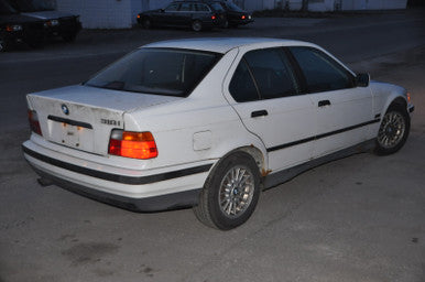 DISMANTLED - E36 LC70040 Sedan D BMW e36 318i  M44 4 Cyl Automatic Built Dec 1995 LC70040 White on Black