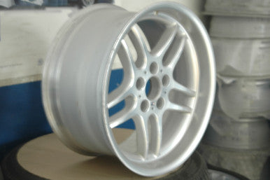 0) BMW 36112229730 RIM USED 18 IN OEM M Parallel F 8Jx18 IS13 36112229730 235 45 ZR18 R 9halfJx18 IS25 235 50 ZR18 M5 E39 2229730 Euro All Parts
